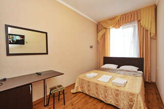 Гостиница Наталья Кабардинка Семейный номер с балконом-2