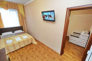 Гостиница Наталья Кабардинка Семейный номер с балконом-3