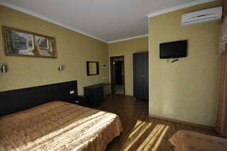 Гостиница Наталья Кабардинка Трехместный номер с балконом-3