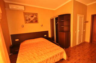 Гостиница Наталья Кабардинка Двухместный номер с 1 кроватью или 2 отдельными кроватями и балконом-1